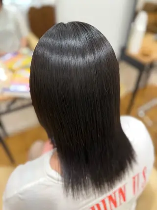 ミディアム 黒地 陽菜のヘアスタイル