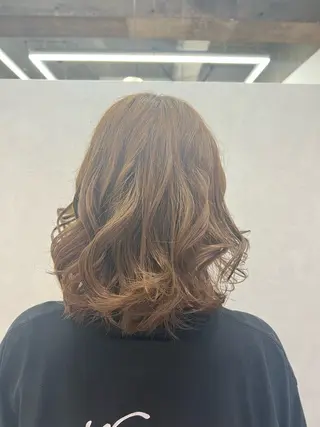 ミディアム カラー 岡島 実里のヘアスタイル