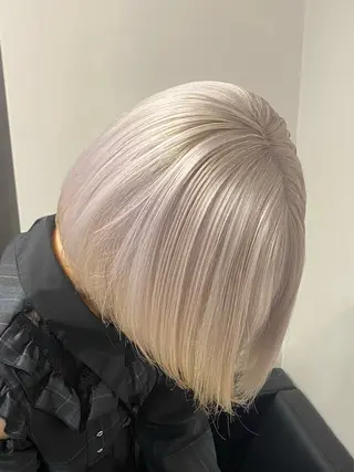 ミディアム レイヤー・ブリーチ kiyotoshiのヘアスタイル