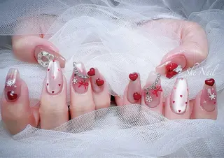 ネイル She Nail所属・ISA_ BELLAのネイルデザイン