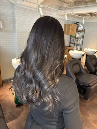 セミロング カラー ヘアアレンジ グランルッソ所属・岡山バレイヤージュ 岡山ハイライトのヘアスタイル