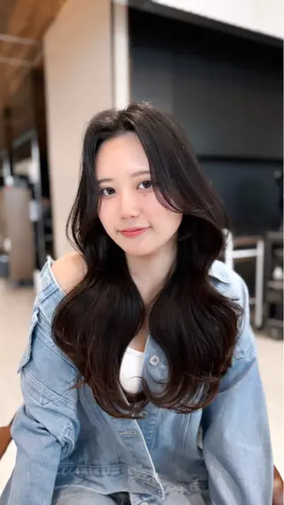 ロング レイヤー/顔周り カット/松岡 祥利のヘアスタイル