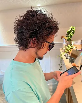 パーマ メンズ ハイライト/インナー /ブリーチ/レイヤーのヘアスタイル