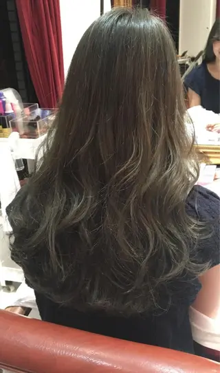 ロング カラー THE DAY所属・AKI HASHIMOTOのヘアスタイル