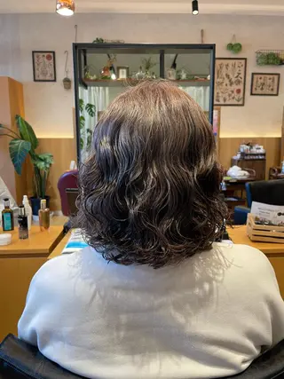 ミディアム パーマ WE RULE 札幌店 【ウィールール 札幌店】所属・✨️大人ショート 髙橋朋花のヘアスタイル