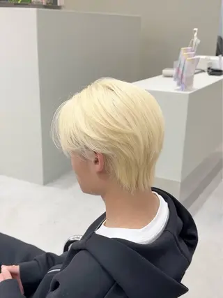 ショート llwy名古屋栄所属・RYUKI/デザイ ンカラー/ブリーチのヘアスタイル