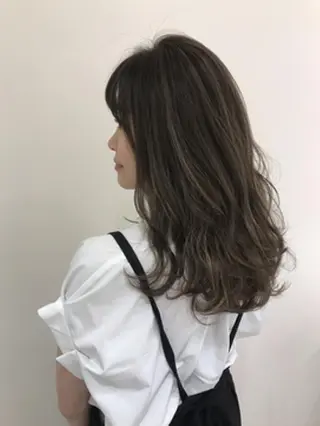 カラー 濱川 佳奈のヘアスタイル
