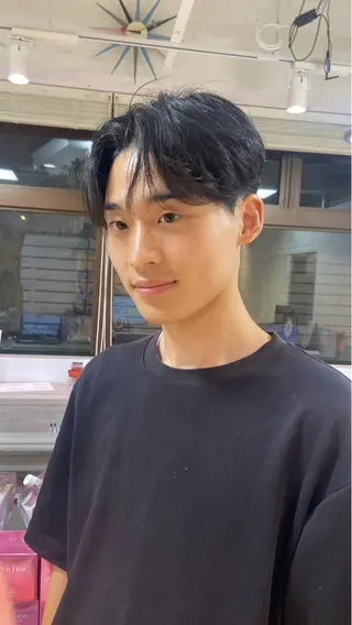 メンズ センターパート/眉毛 メンズカットNEXTのヘアスタイル