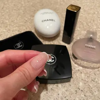 ネイル 𝘙𝘪𝘰𝘯𝘢 ...🕯🤍のネイルデザイン