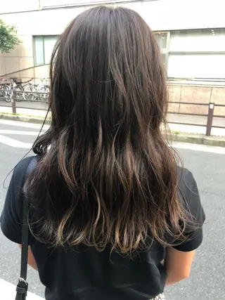 ロング カラー 國次 夕貴のヘアスタイル