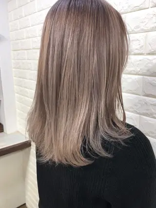 セミロング カラー famille所属・famille ファミーユのヘアスタイル