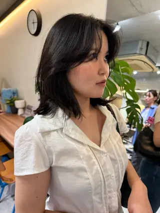 ミディアム レイヤーカット\ウル フ　chinatsuのヘアスタイル