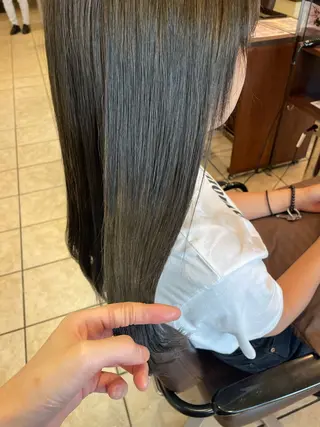 カラー 桑田 新菜のヘアスタイル