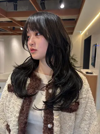 セミロング 顔タイプ診断®︎ ハイトーンカラーのヘアスタイル