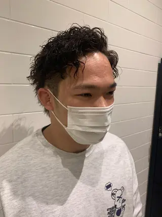 ショート パーマ メンズ 森岡 陸のヘアスタイル