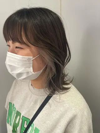 ミディアム カラー 中東 真子のヘアスタイル