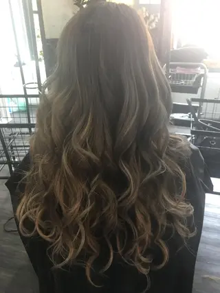 ロング カラー 鶴見 和美のヘアスタイル