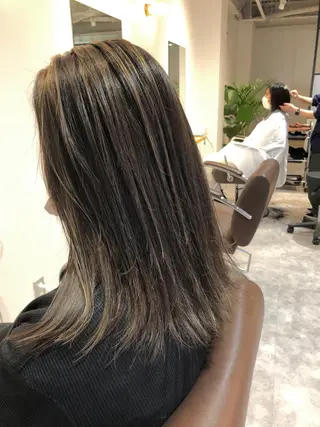 ロング MIA スタイリストのヘアスタイル