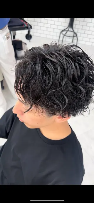 メンズ ダブルカラー寒色系 ボリューム改善ハヤトのヘアスタイル