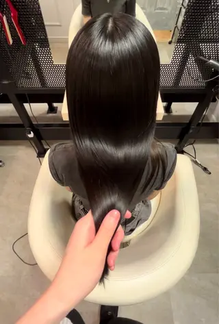 ロング 縮毛•ハイトーン Runaのヘアスタイル