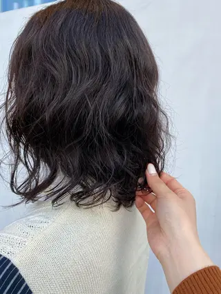 ミディアム W所属・小林 朋花のヘアスタイル