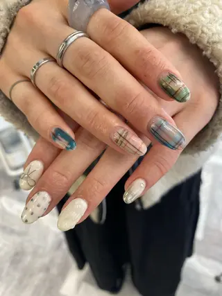 ネイル カンナ【Y2Kネイル /コーンロウ】のネイルデザイン