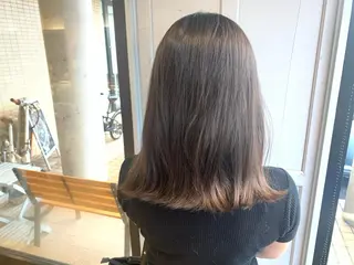 セミロング カラー ツキダテ ユイのヘアスタイル