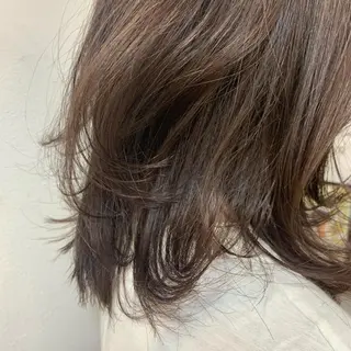 セミロング カラー レイヤーカット、 大人可愛い　中村美羅のヘアスタイル