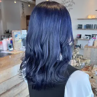 ミディアム カラー 岸下 理緒のヘアスタイル