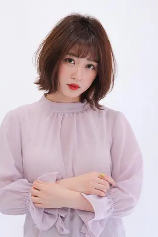 ショート 白髪ぼかしモデル募集 今村理央奈のヘアスタイル