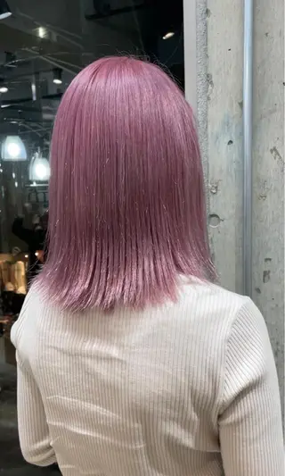 ミディアム カラー ネイル マツエク・マツパ アイブロウ ⭐ハイトーンブリーチ ミルクティーピンクのヘアスタイル