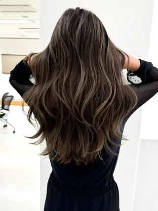 ロング カラー 関 珠季のヘアスタイル