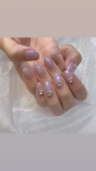 ネイル 𝘙𝘪𝘰𝘯𝘢 ...🕯🤍のネイルデザイン