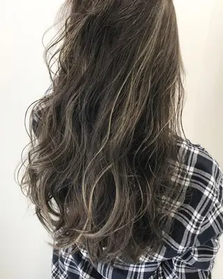 ロング カラー Heart's所属・若杉 諒のヘアスタイル