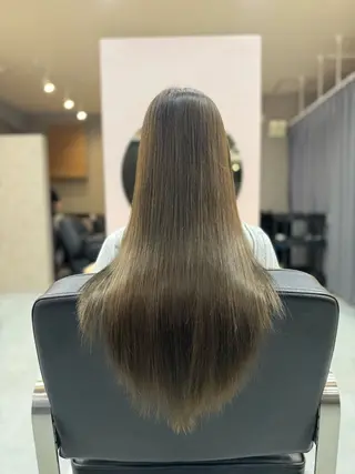 ロング カラー 髪質改善カラー／ 艶髪ストレートのヘアスタイル