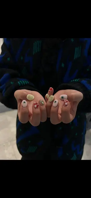 ネイル しおん🎶|ひと 癖ニュアンス|個性派のネイルデザイン