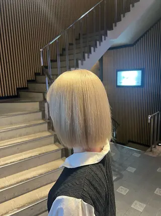 ショート ハイトーンカラー 坂本 翼のヘアスタイル