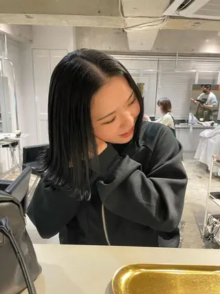 カラー ミルクティーベージュ ブリーチ🖤サヤカのヘアスタイル