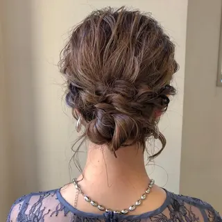 ミディアム ヘアアレンジ 尾籠 美幸 （オゴモリ ミユキ）のヘアスタイル