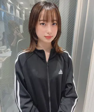 ミディアム ウルフカット／吉村 桃子のヘアスタイル