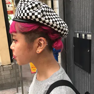 ミディアム カラー ウルフカット／吉村 桃子のヘアスタイル