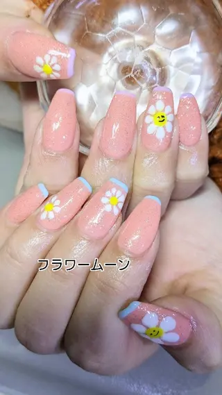 ネイル フラワー ムーンのネイルデザイン