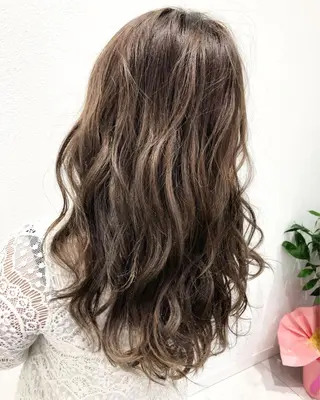 ロング 岸 保奈美のヘアスタイル