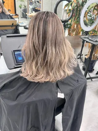 セミロング カラー 艶髪✨ブリーチ職人 井手正康のヘアスタイル