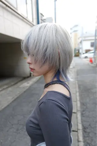 ショート カラー 𝙱𝙻𝙴𝙽 𝚋𝚢 𝚍𝚘𝚝.所属・🤍BLEN 窓🤍のヘアスタイル