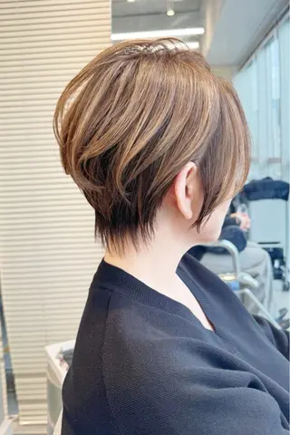 ショート カラー 美才治   秀欣 (ビサイジ ヒデキ)のヘアスタイル