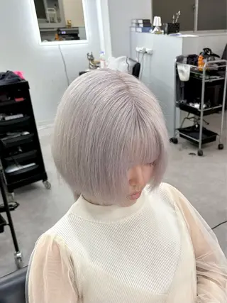 ショート カラー 大阪ケアブリーチ/ ミルクティーベージュのヘアスタイル