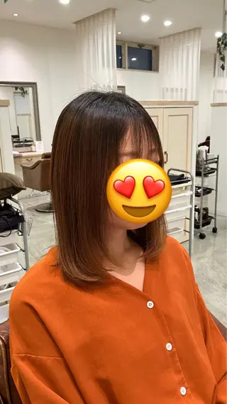ミディアム アドラーブル はなみずき 小林のヘアスタイル