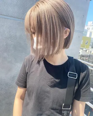 ミディアム カラー ブリーチカラーレイヤ ーカット🦋annaのヘアスタイル