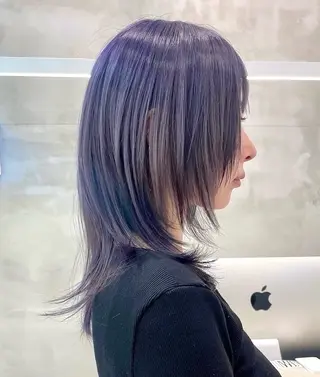 セミロング ハイトーン/艶カラー 𝐧𝐨𝐚のヘアスタイル